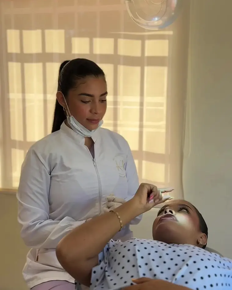 Paciente recibiendo tratamiento estético dental en Smile Experience